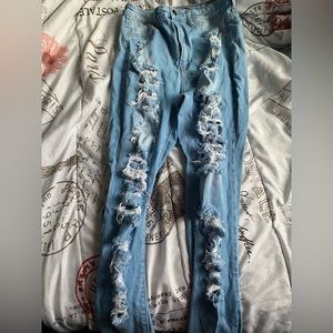 fashion nova super cute & in style distressed jeans! NEVER WORN!